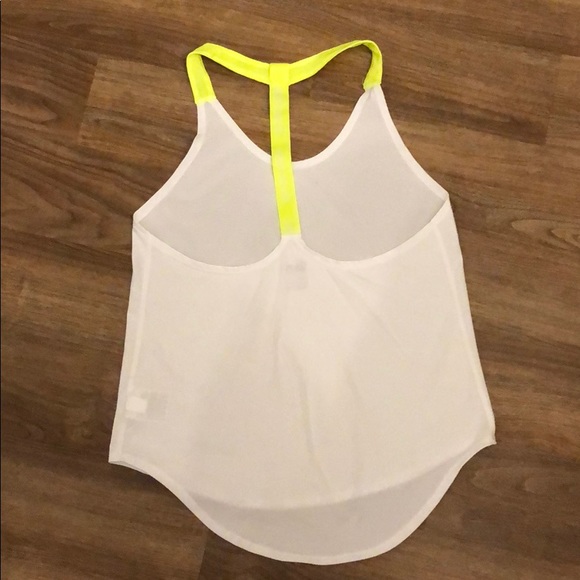 nike workout tank top - Picture 2 of 3